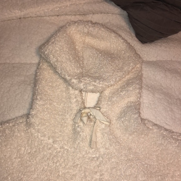 Fluffy cropped hoodie - Picture 3 of 4